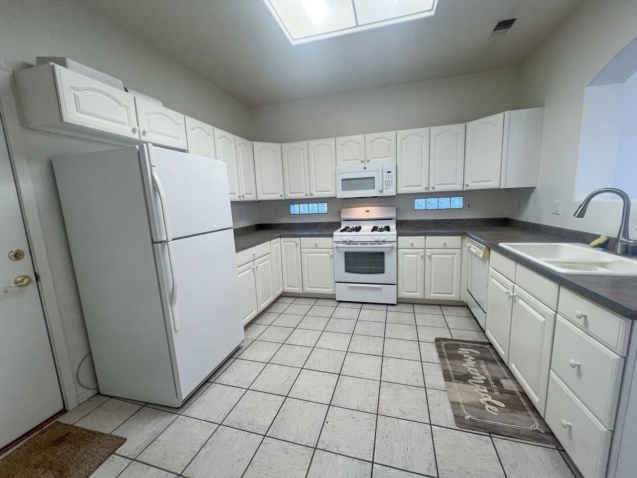 1672 E Parada Del Sol - Photo 6 of 14