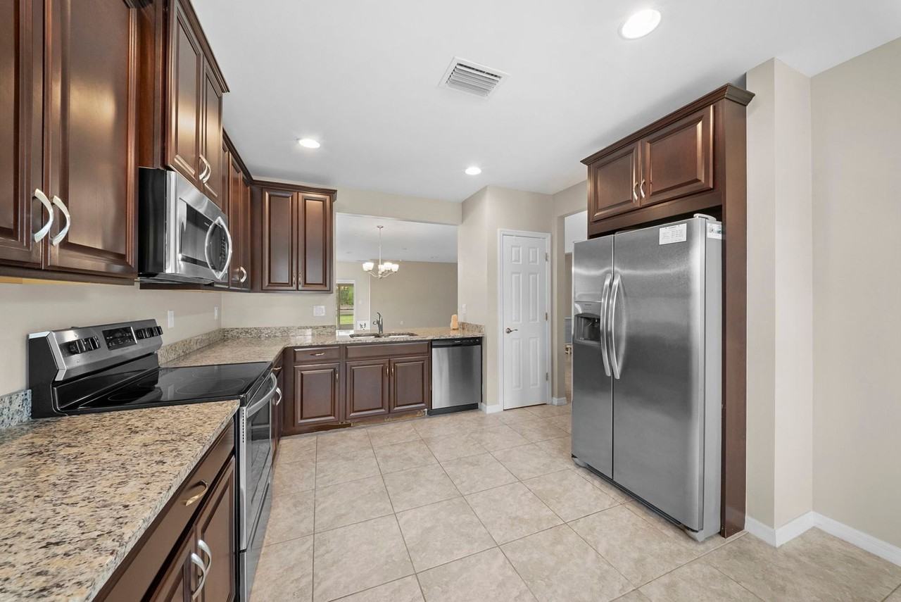 3278 Birchin Ln - Photo 6 of 23