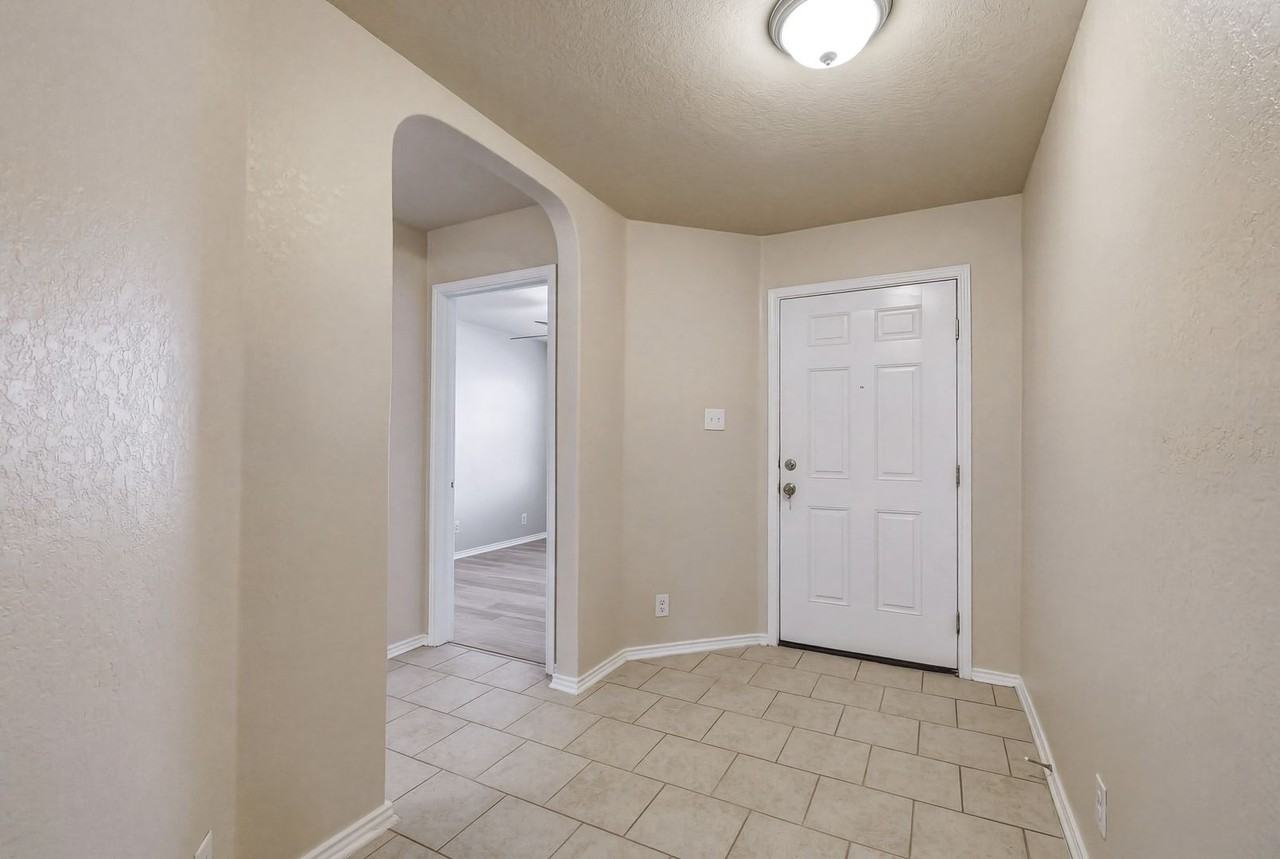 8810 Double Oak - Photo 2 of 30