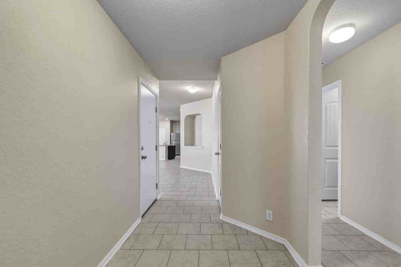 8810 Double Oak - Photo 3 of 30