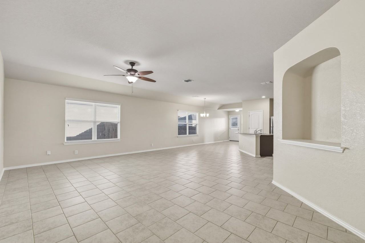 8810 Double Oak - Photo 4 of 30