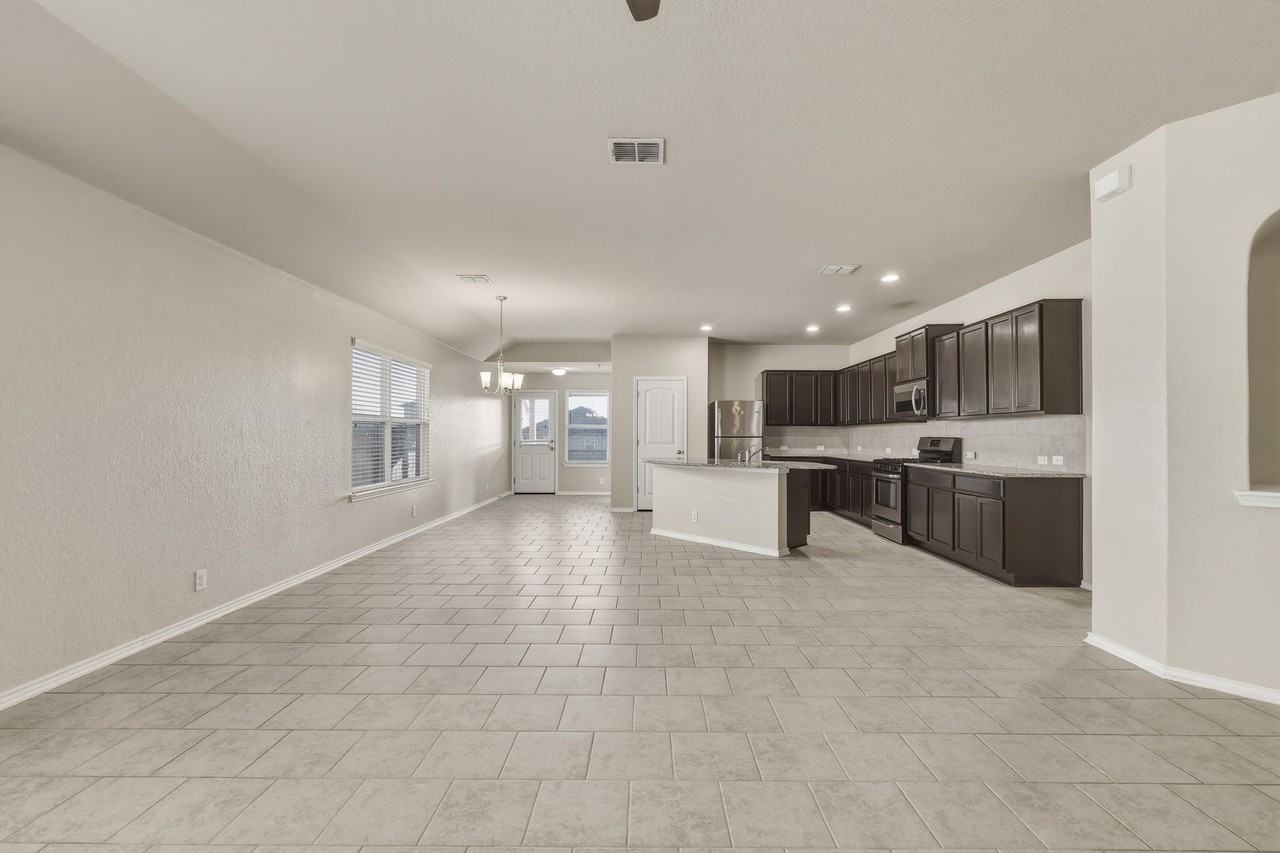 8810 Double Oak - Photo 5 of 30