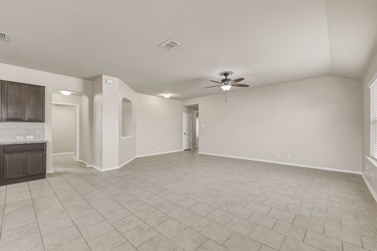 8810 Double Oak - Photo 7 of 30