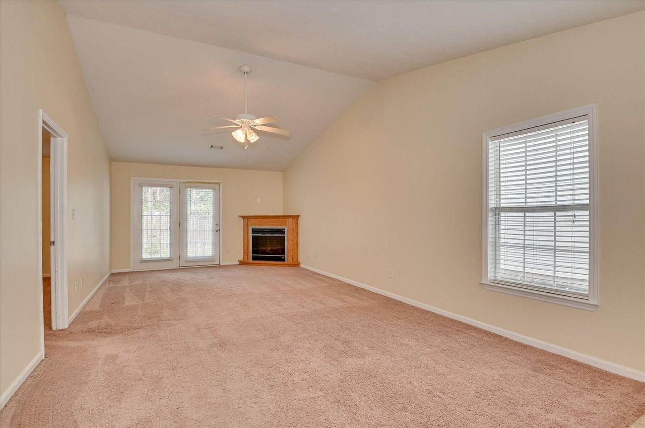 8035 Reagan Cir - Photo 6 of 30
