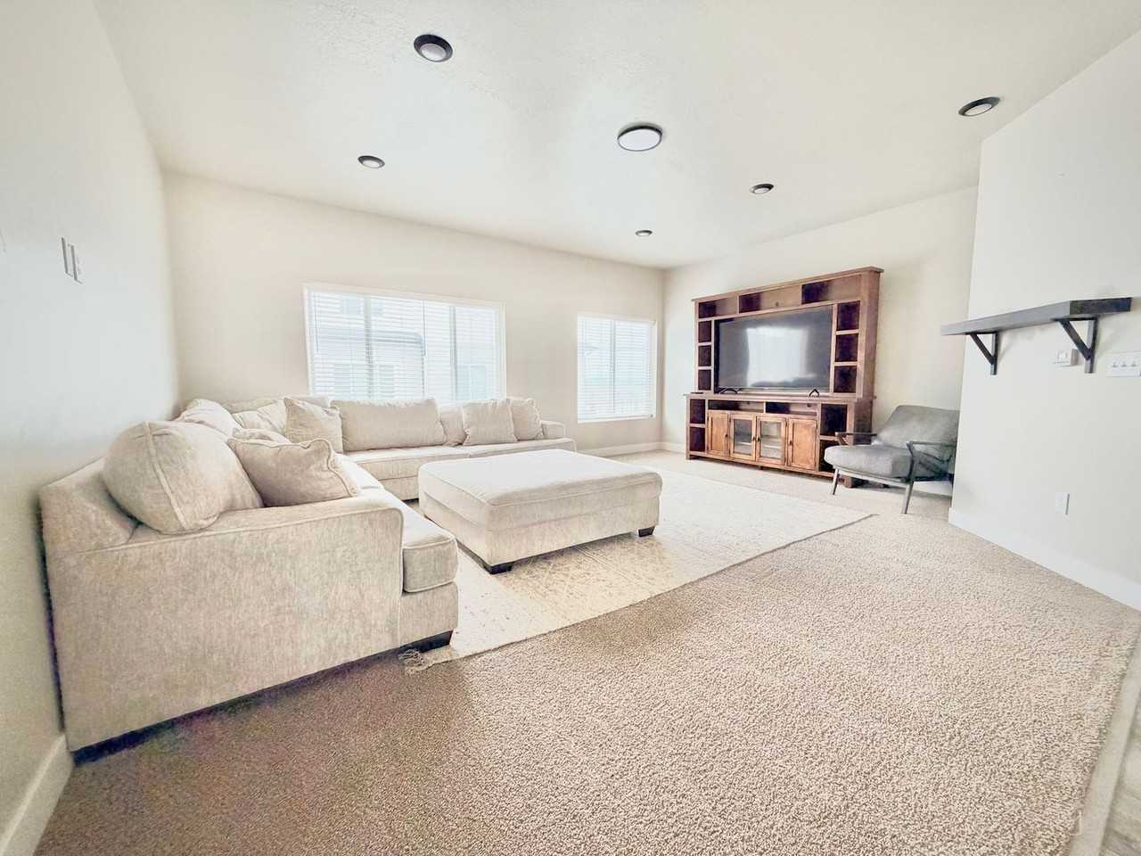 703 E 730 N - Photo 4 of 18