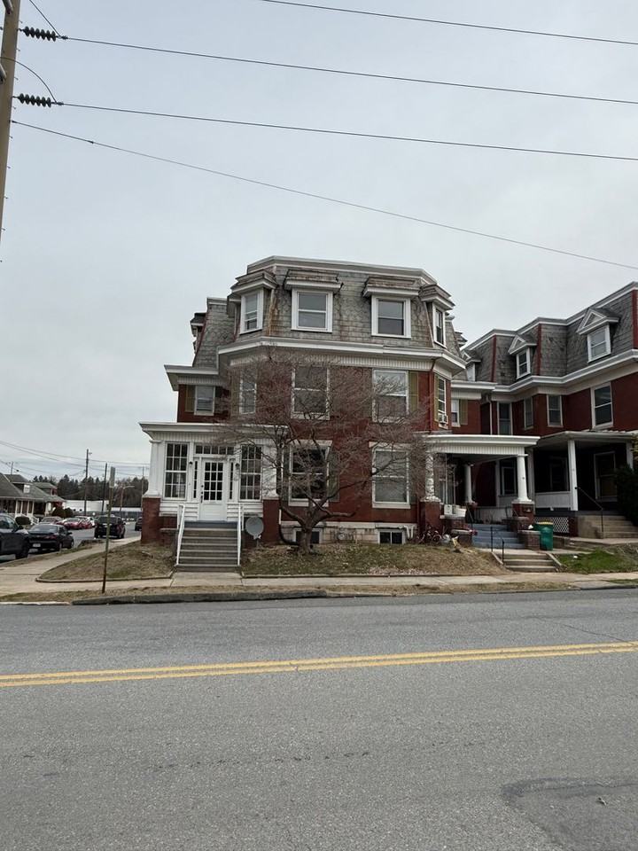 49 W Commerce St - Photo 2 of 46