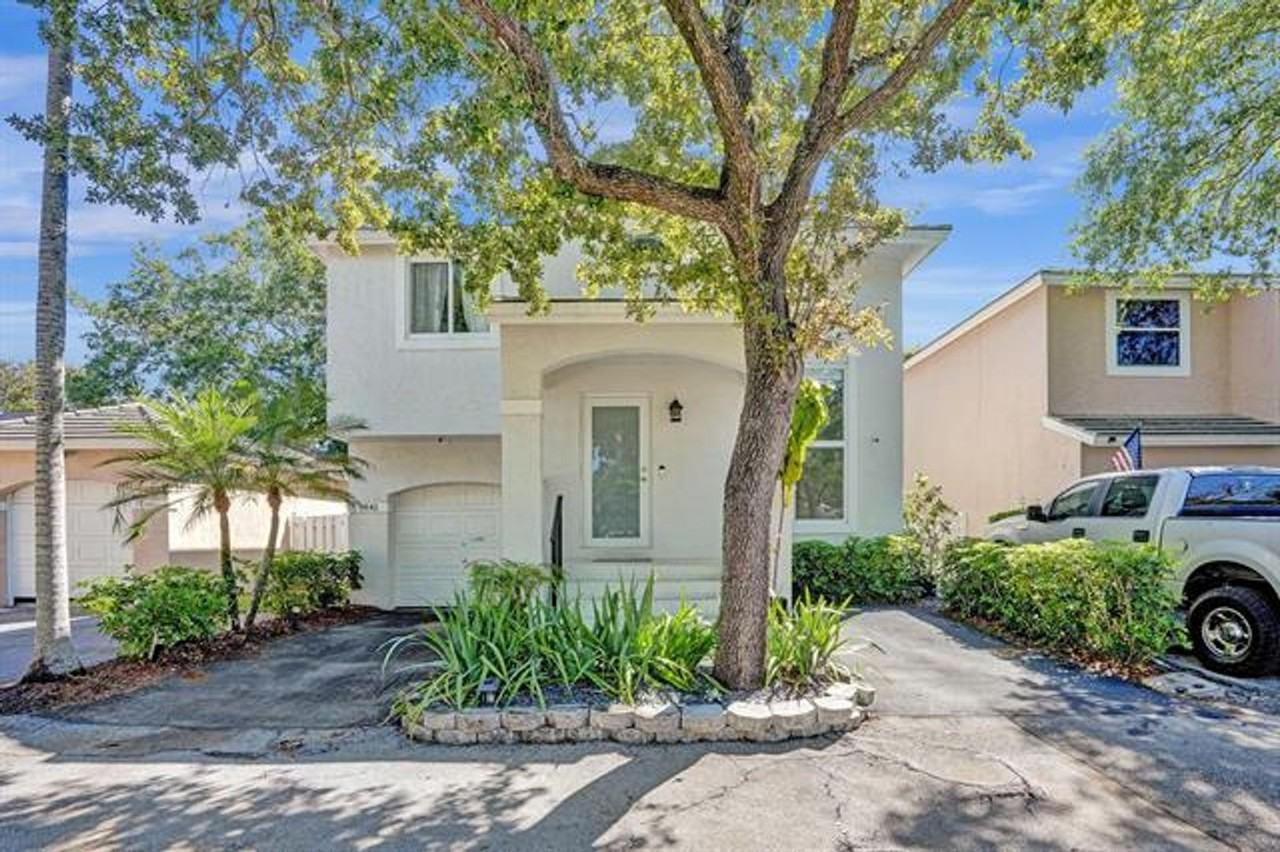 9841 Nw 9th Ct - Photo 3 of 50