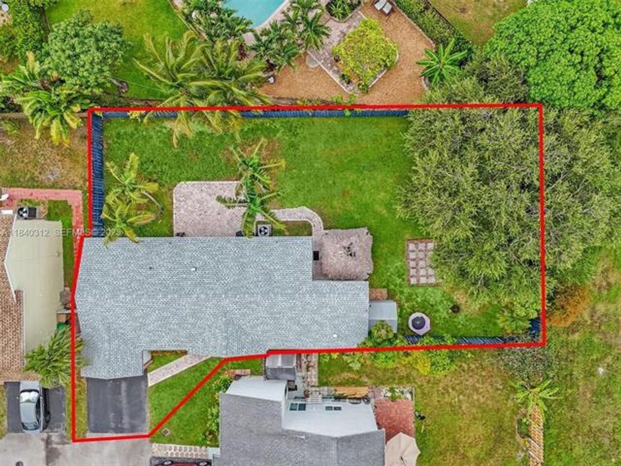 535 Radford Ter - Photo 4 of 24