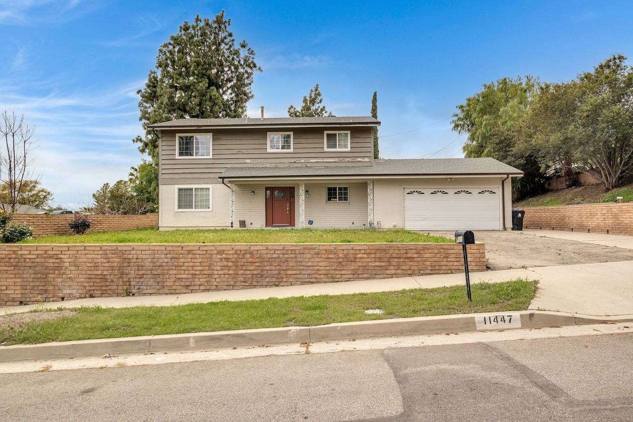 11447 Brainard Ave - Photo 2 of 20