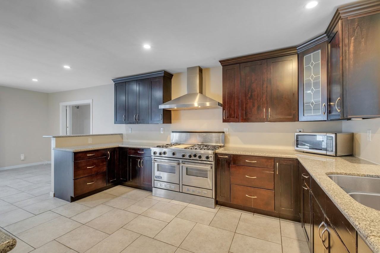 11447 Brainard Ave - Photo 3 of 20