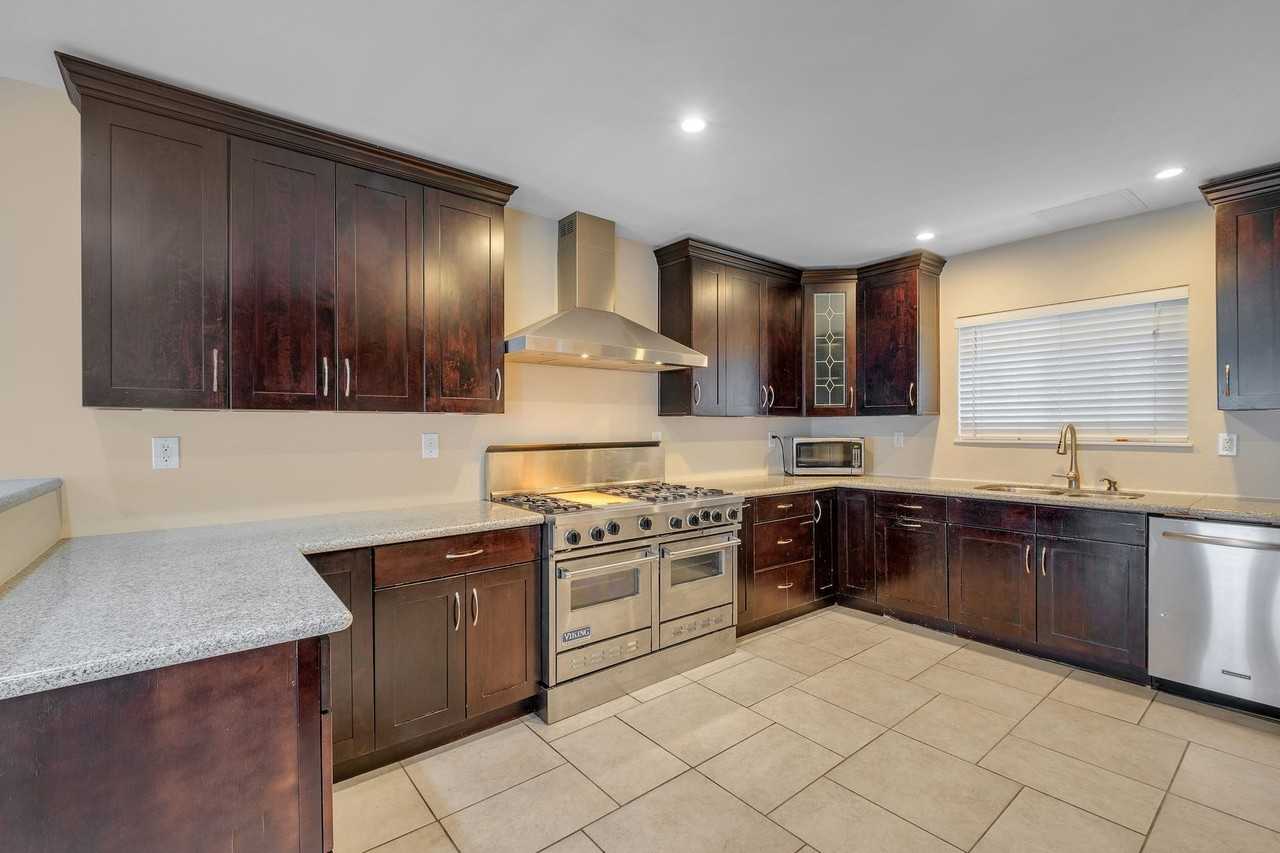 11447 Brainard Ave - Photo 5 of 20