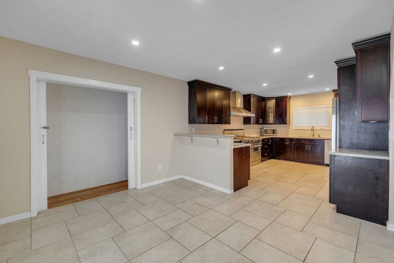 11447 Brainard Ave - Photo 6 of 20