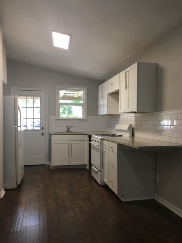 1405 Bob Harrison St - Photo 3 of 13