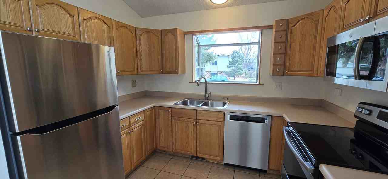 1235 Forum Dr - Photo 2 of 30