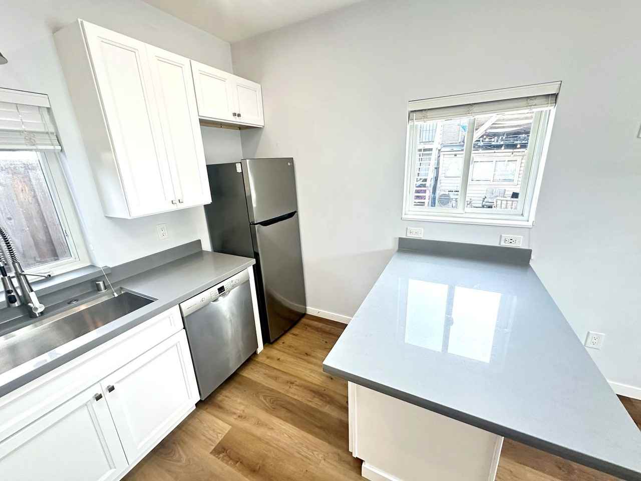 1439 38th Ave - Photo 3 of 12