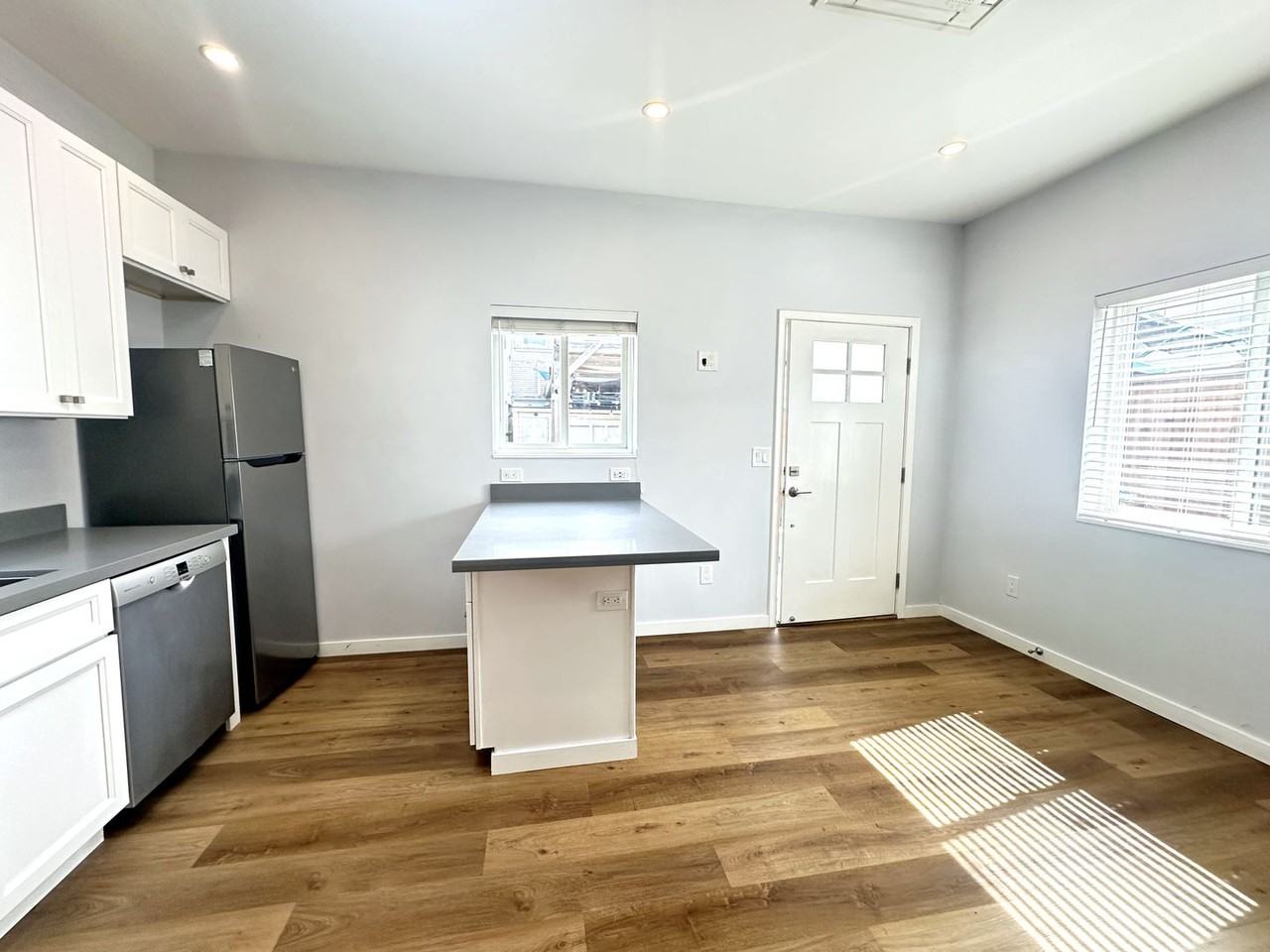 1439 38th Ave - Photo 6 of 12