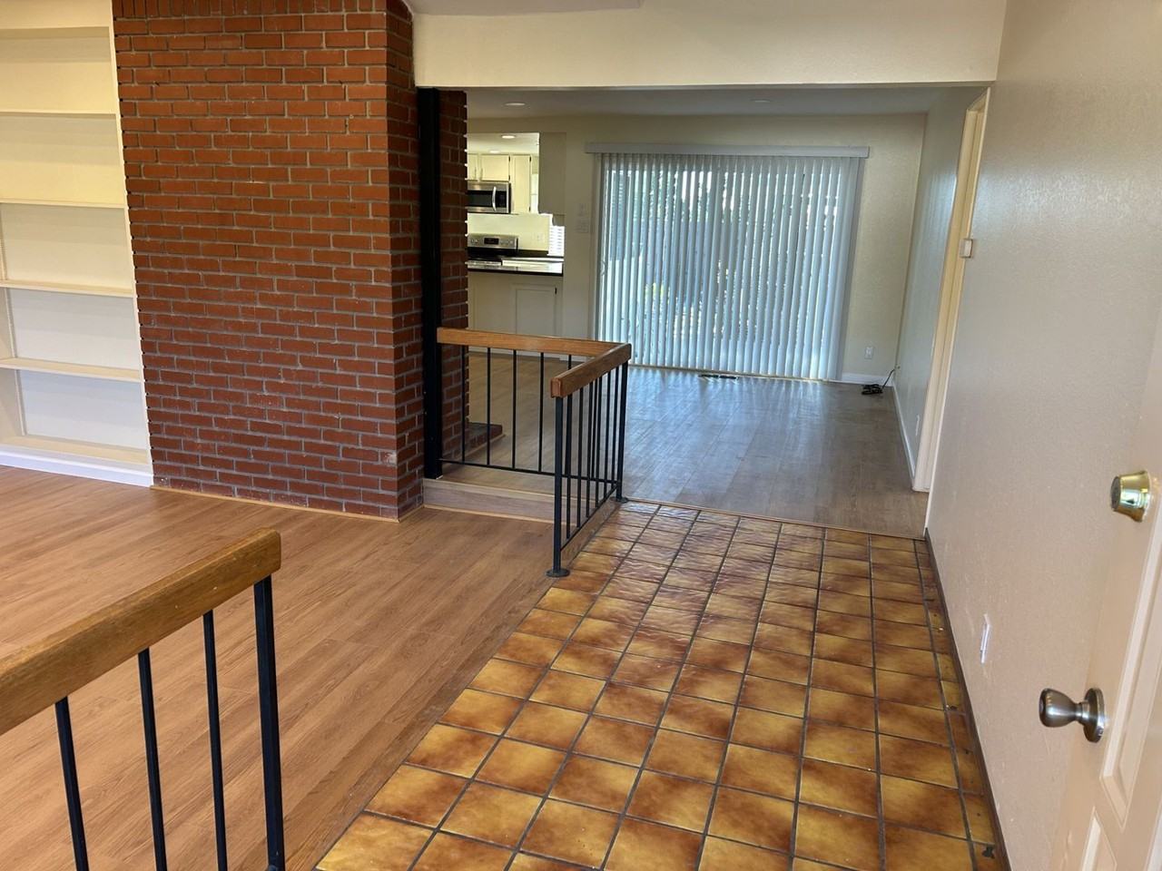 187 Fleet St - Photo 4 of 35