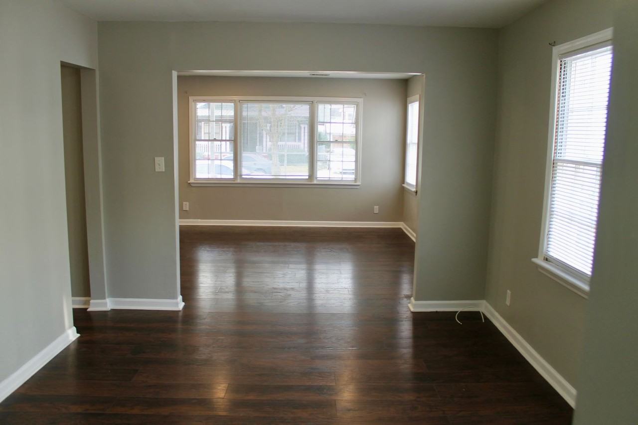 630 W 38th St - Photo 3 of 12
