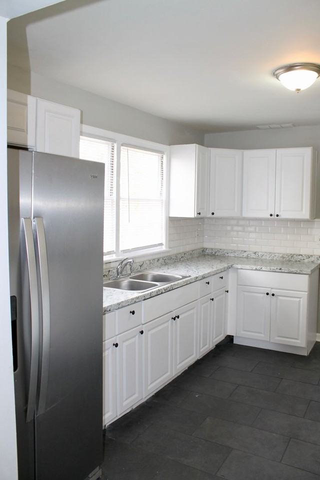 630 W 38th St - Photo 7 of 12