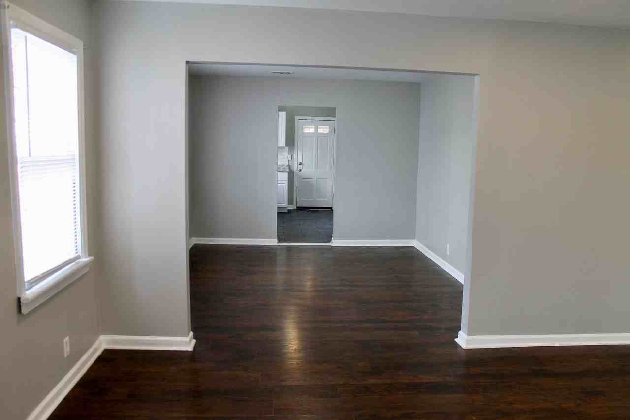 630 W 38th St - Photo 5 of 12