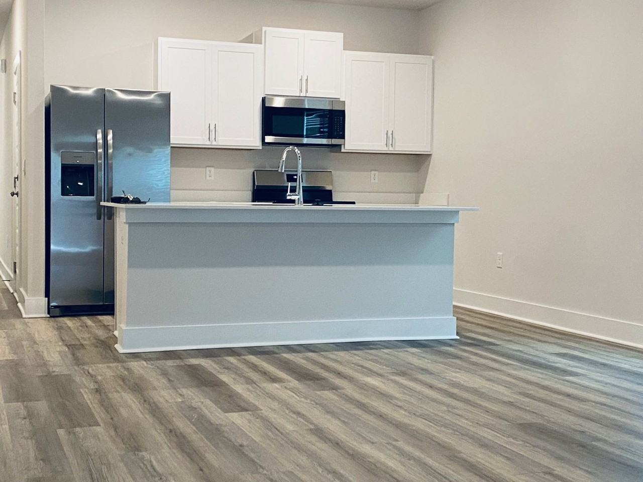 9896 Starling Dr - Photo 3 of 17