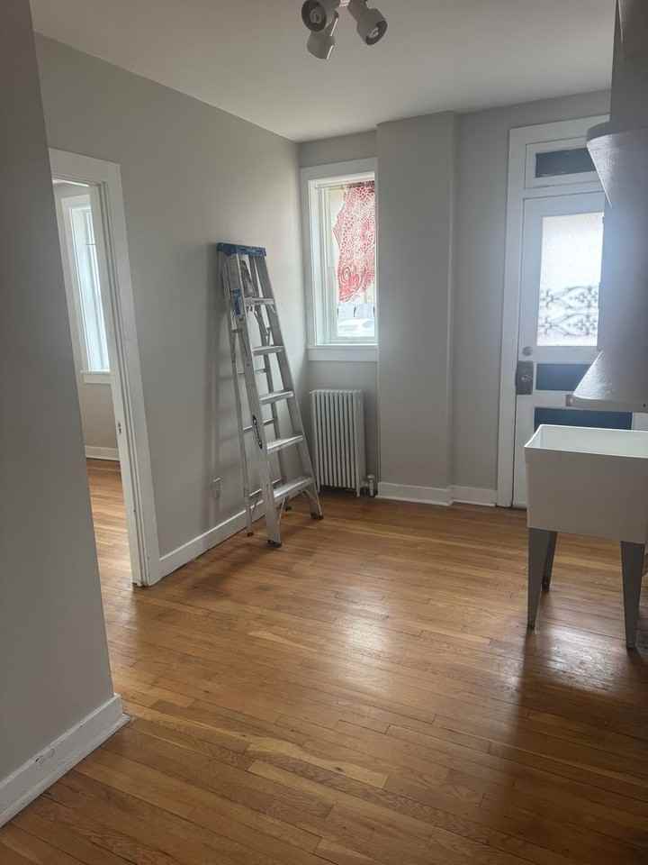 201 Moore Ave - Photo 2 of 16