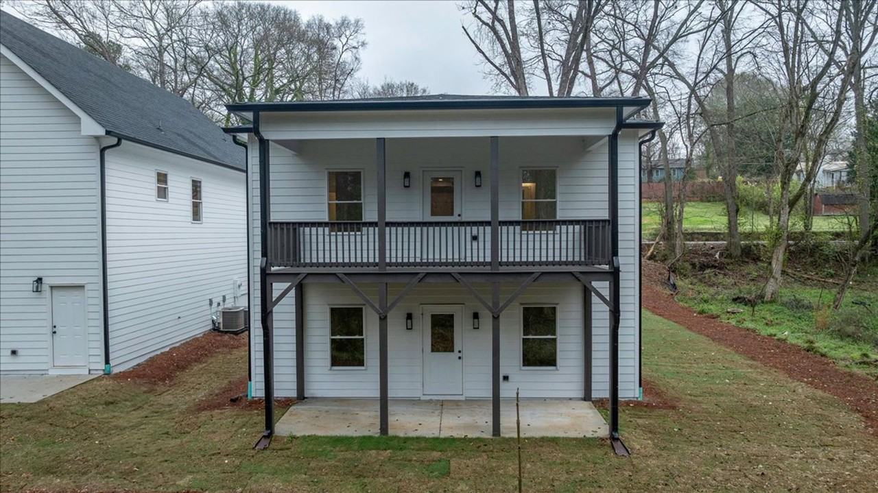 220 John St - Photo 3 of 48