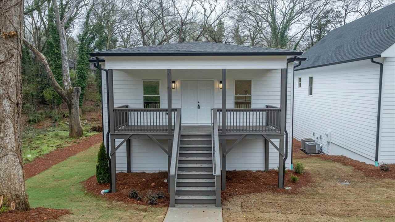 220 John St - Photo 4 of 48