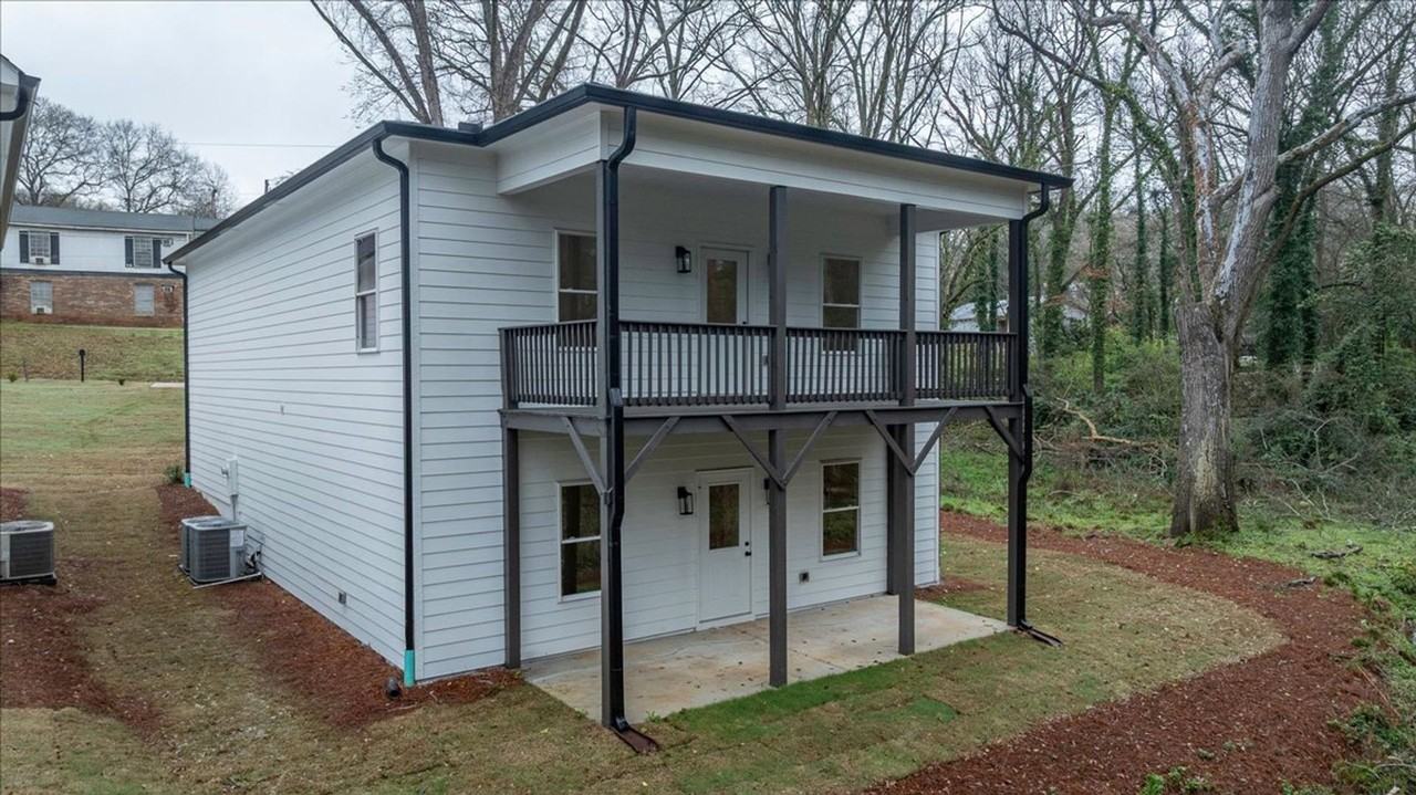 220 John St - Photo 5 of 48