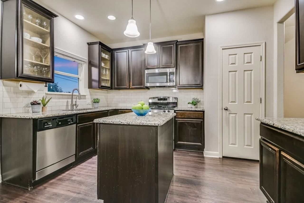 201 Paul Azinger Ct - Photo 2 of 18