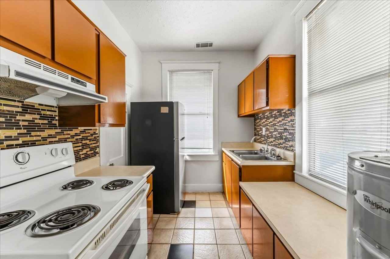 2313 E Broad St - Photo 3 of 18