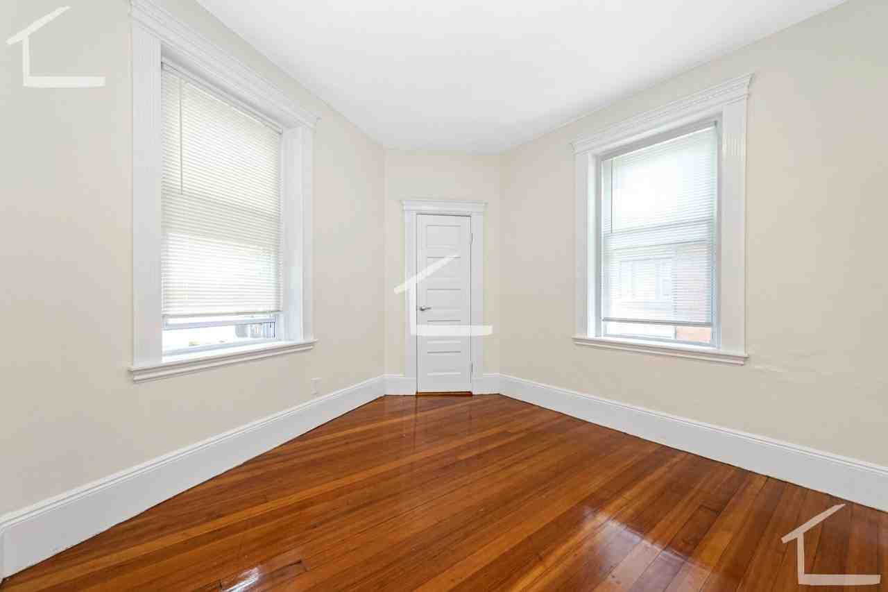 46 Brackett St #2 - Photo 6 of 20