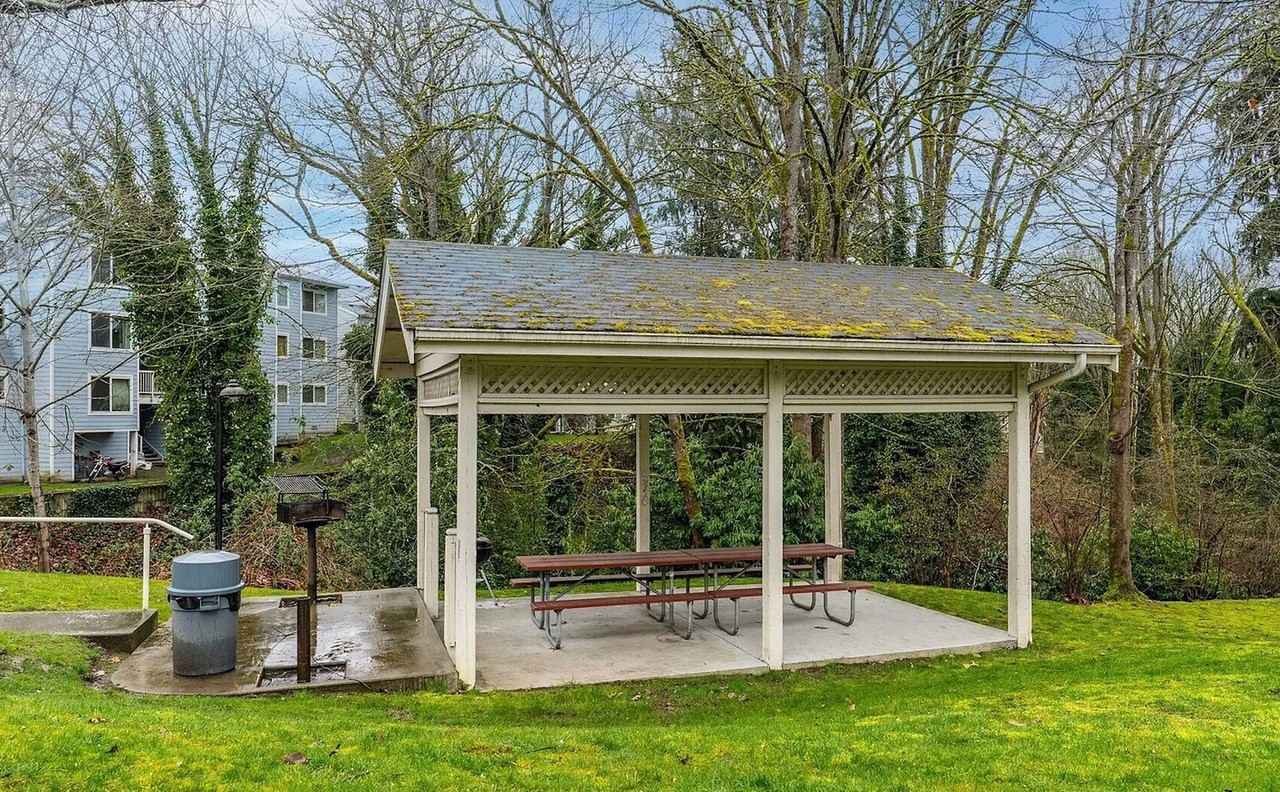 975 Aberdeen Ave Ne - Photo 2 of 4