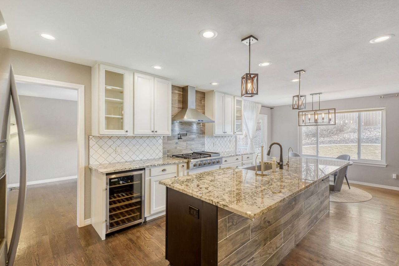 9986 Hawthorne St - Photo 5 of 32