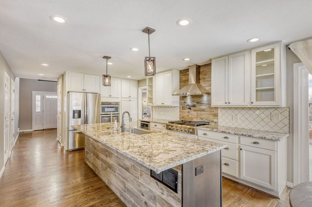 9986 Hawthorne St - Photo 6 of 32