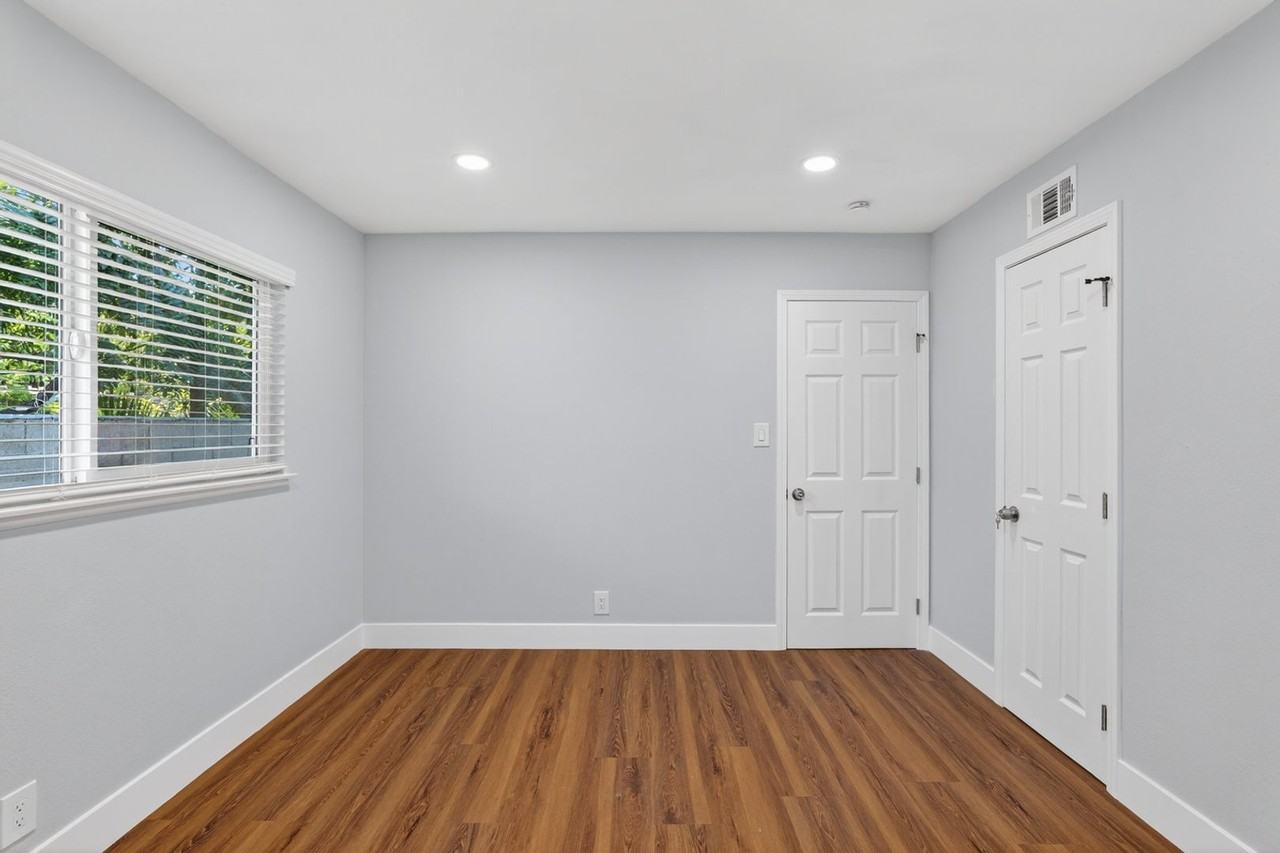 1519 E Michelson St - Photo 5 of 11