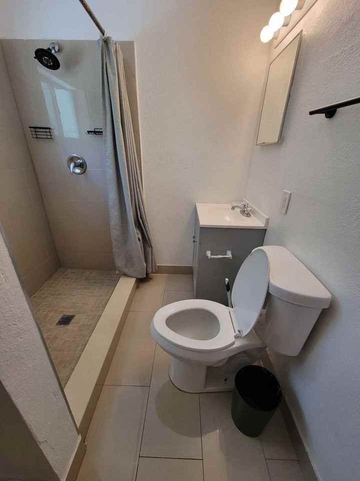 2751 Nw 58th Ter - Photo 2 of 42