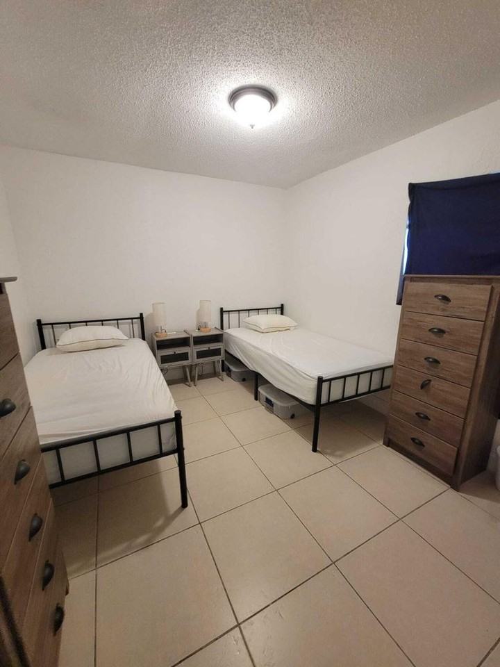 2751 Nw 58th Ter - Photo 6 of 42