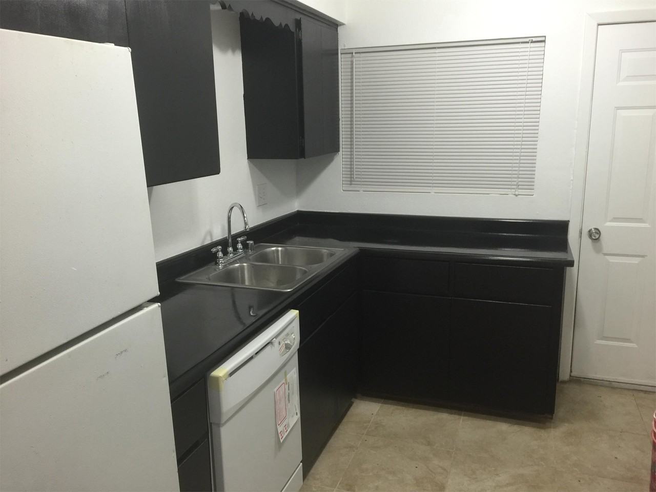 1209 E. 9th Street - Photo 2 of 12