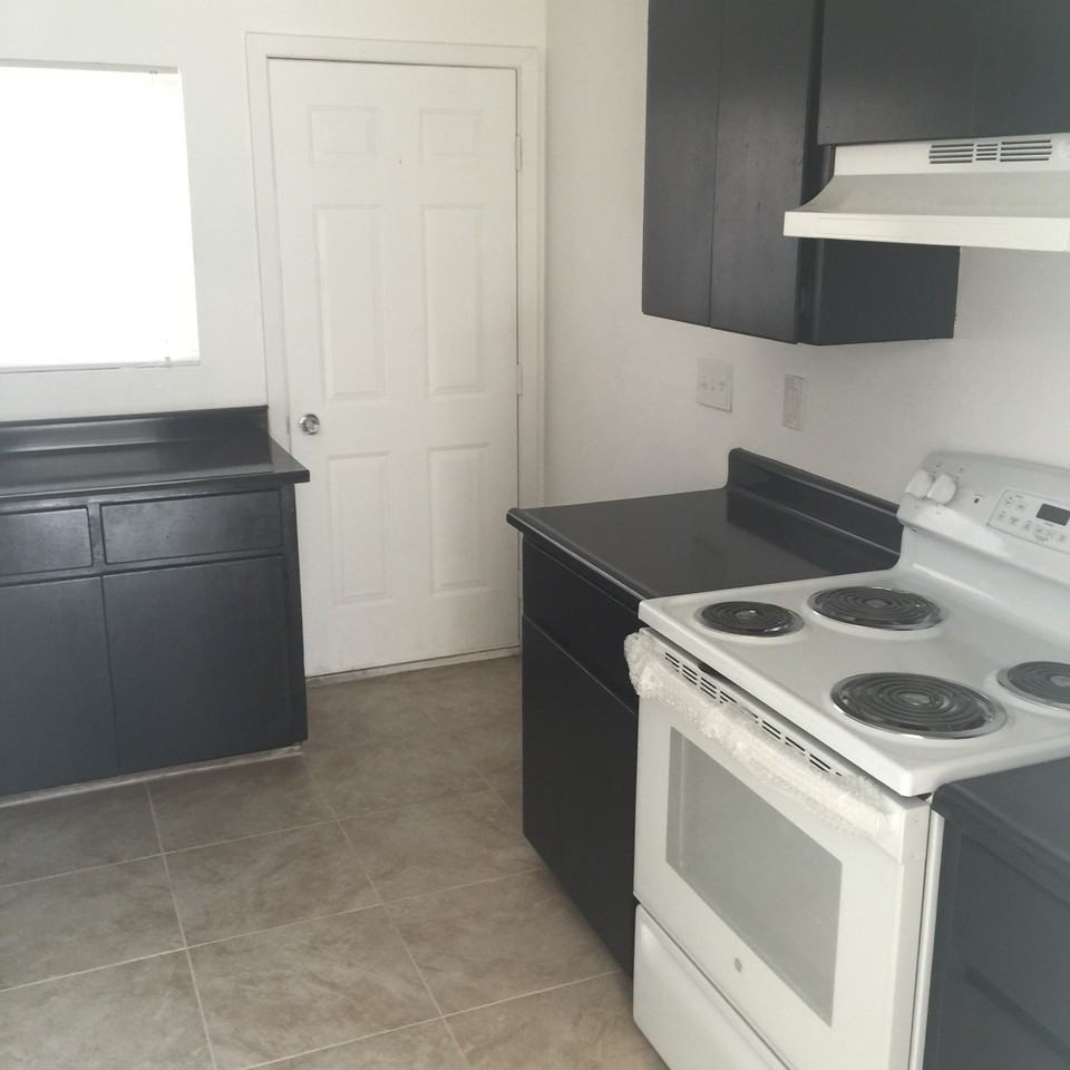 1209 E. 9th Street - Photo 4 of 12