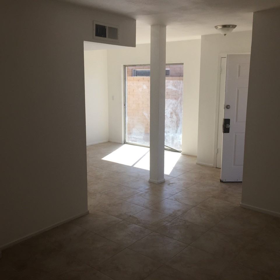 1209 E. 9th Street - Photo 7 of 12