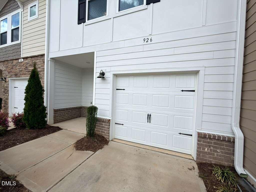 926 Clearhaven Ln - Photo 2 of 24