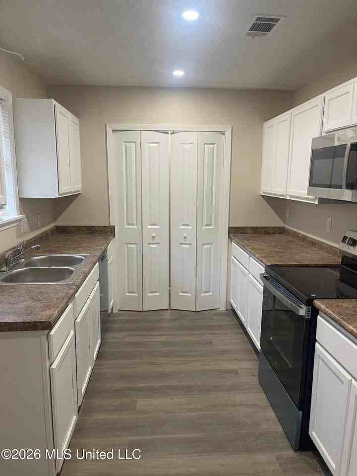 125 Wingfield Ct - Photo 2 of 15