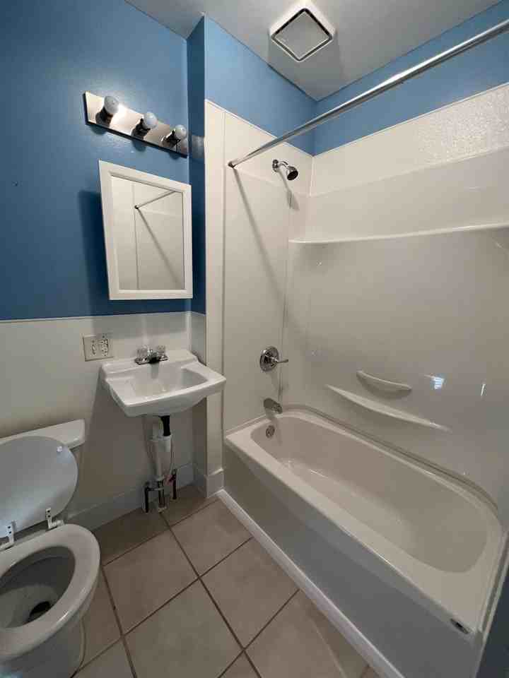 109 Lincolnway - Photo 6 of 16