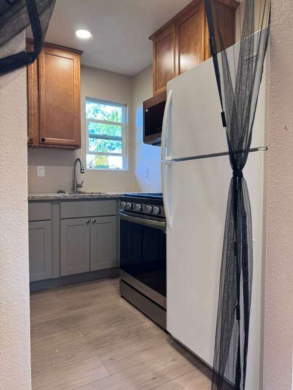 555 Jilliene Way - Photo 3 of 15