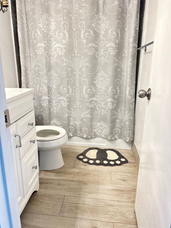 107 Chatham F - Photo 4 of 33