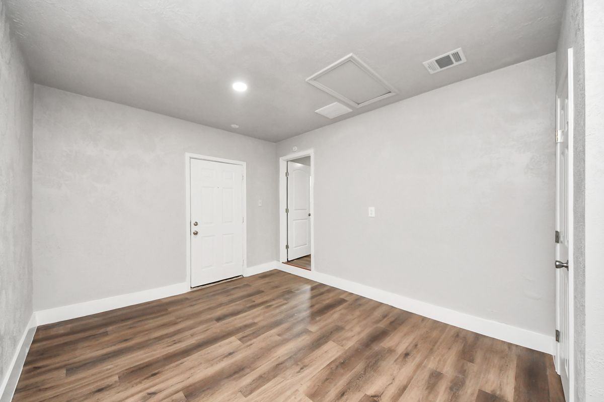 2112 Dewberry Ln - Photo 3 of 19