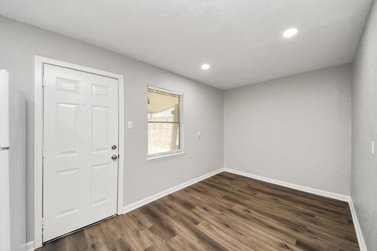 2112 Dewberry Ln - Photo 5 of 19