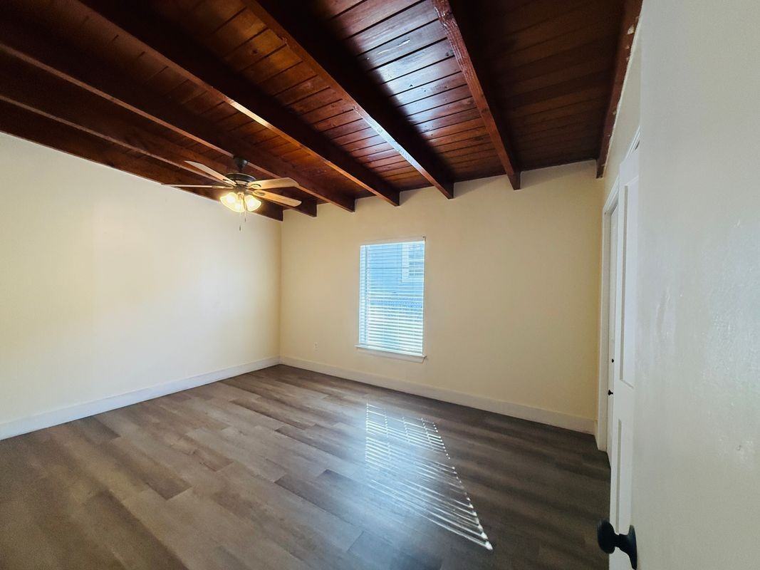 207 N Woodlawn Ave - Photo 4 of 11