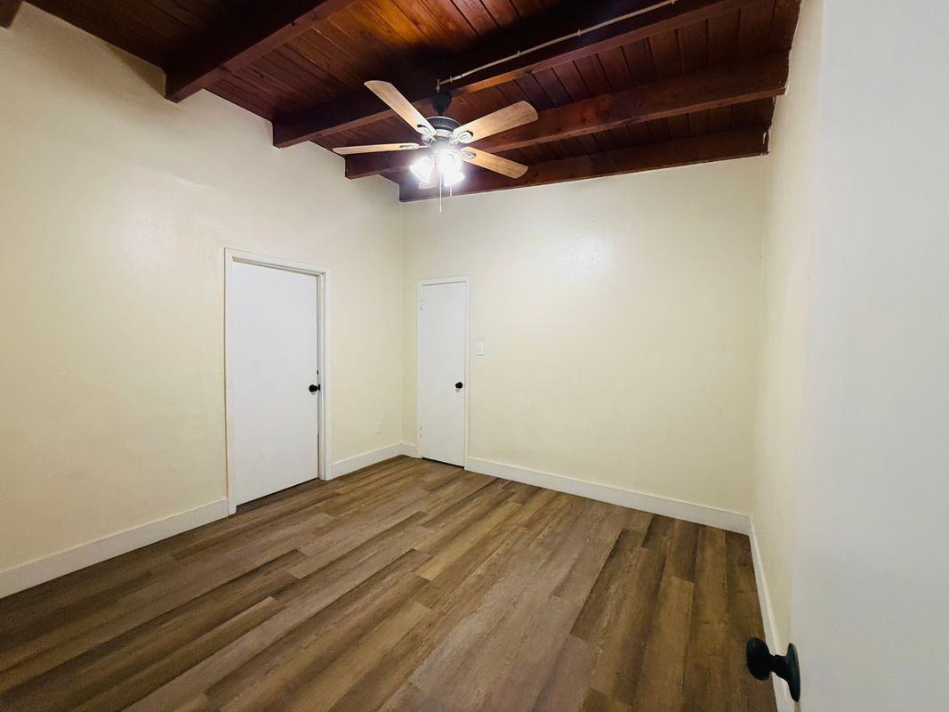 207 N Woodlawn Ave - Photo 5 of 11